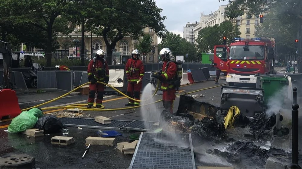 Macron'un aşı kararı Fransa'da kaos çıkardı